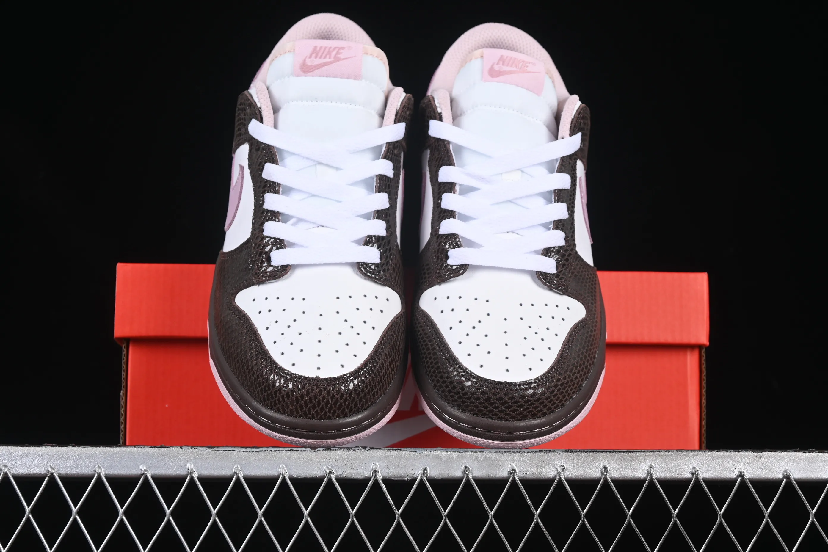 All categories Nk SB Dunk series Nk SB Dunk Low low-top sneakers Nk Dunk Low "Snakeskin" gray and purple color low-top casual sneakers HV6932-299